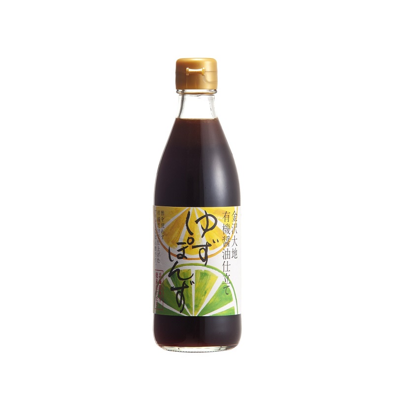 <p>だししょうゆに兵庫県の柚子果汁と徳島のすだちをブレンドしました。醸造酢を使用していないため、やさしい味わいが特長です。</p>